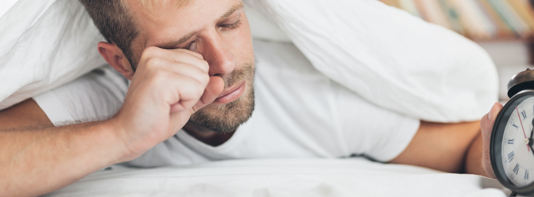 5 handige tips om er uitgerust uit te zien terwijl je slaaptekort hebt